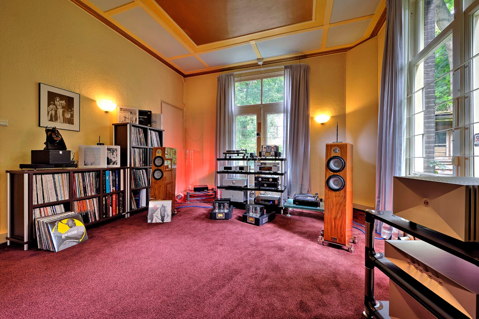 015-Rhapsody winkel 2021 – Grote luisterruimte – HDR